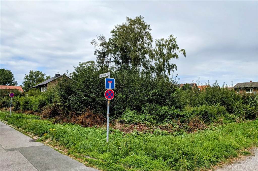 Auf „Filetgrundstück“: Neubau-Pläne für 29 Wohnungen auf der Hardt Das Grundstück befindet sich derzeit in keinem gepflegten Zustand.