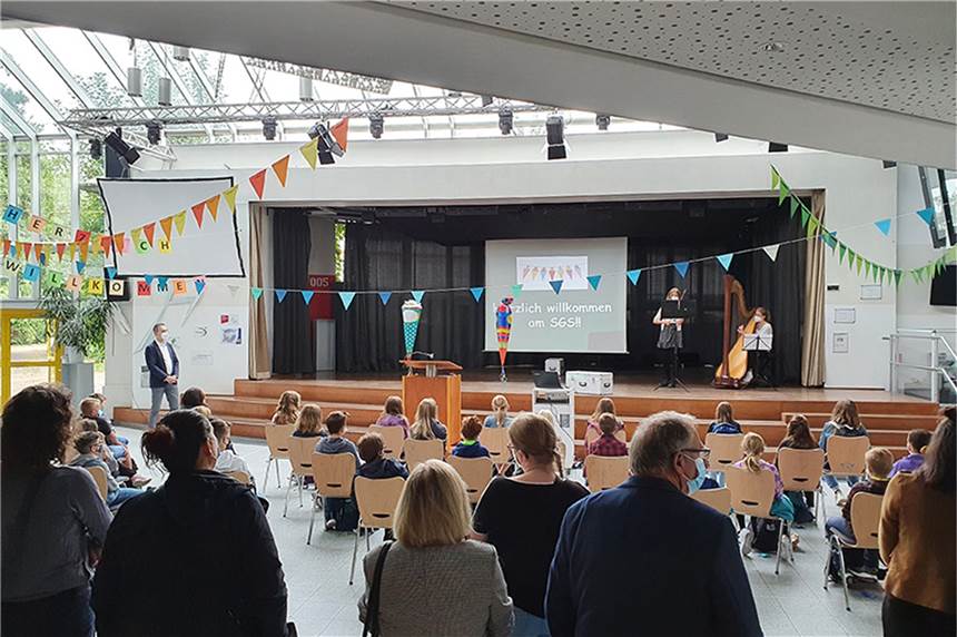 Anmeldung am Gymnasium Selm: Corona bestimmt die Bedingungen Das Gymnasium Selm - hier ein Foto von der Einschulung 2021 - bietet Eltern Anmeldetermine an, die online zu buchen sind.