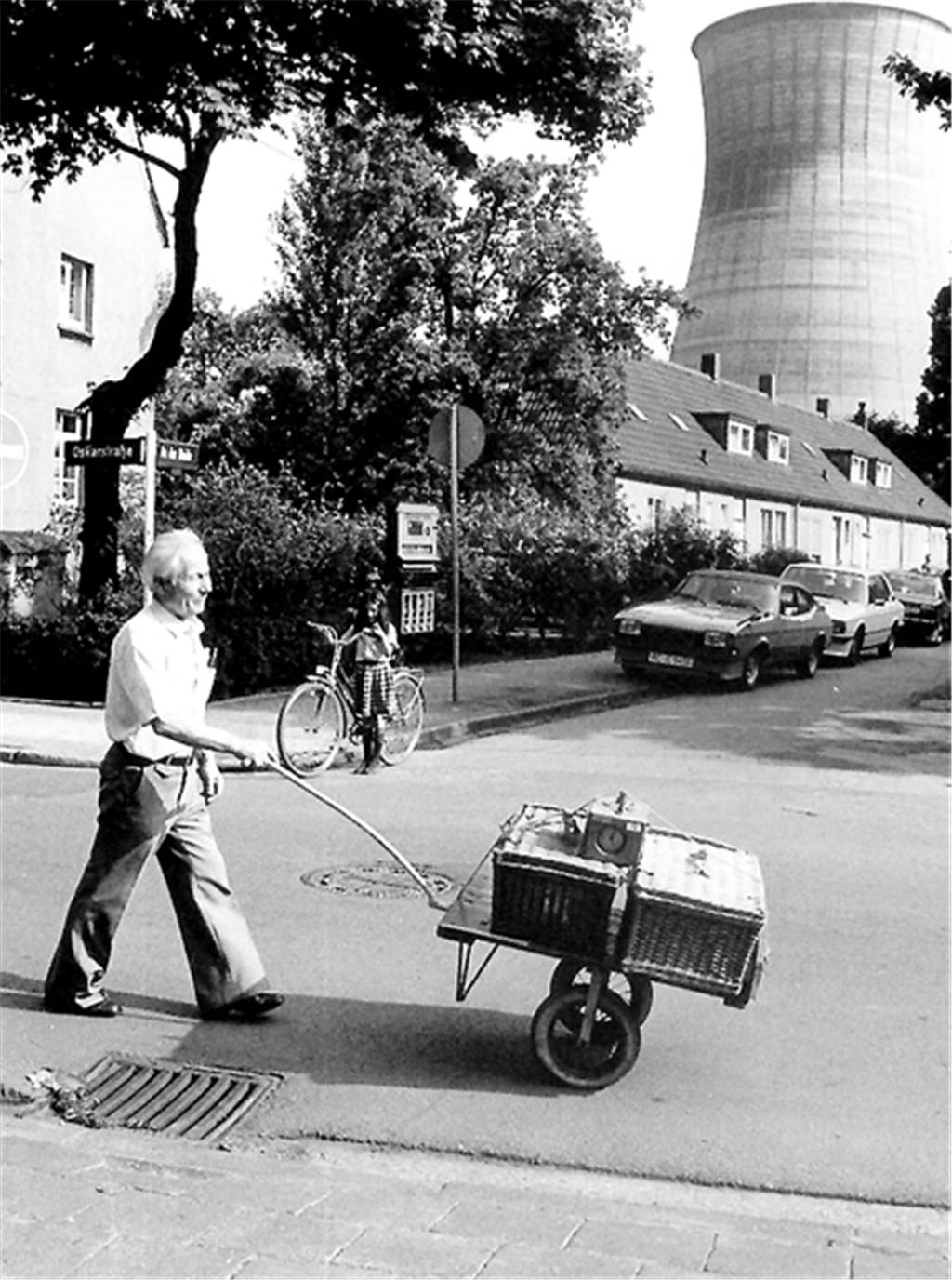 Ein Castrop-Rauxeler Arzt und eine besondere Massen-Impfung vor 50 Jahren Das Habinghorster Kraftwerk, davor ein Taubenzüchter, der die Vögel transportiert: Ruhrgebiets-Romantik aus den 70er- und 80er-Jahren.