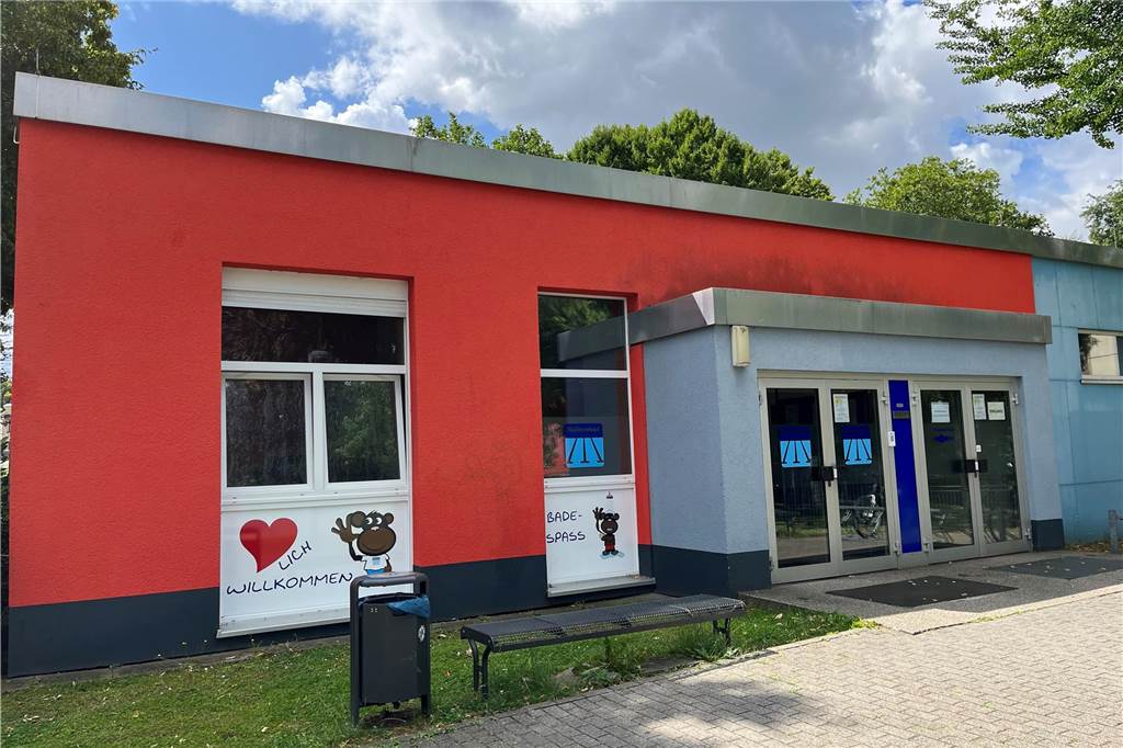 Schwimmgemeinschaft Eving feiert 20 Jahre Hallenbad-Betrieb Das Hallenbad Eving befindet sich an der Württemberger Straße 2