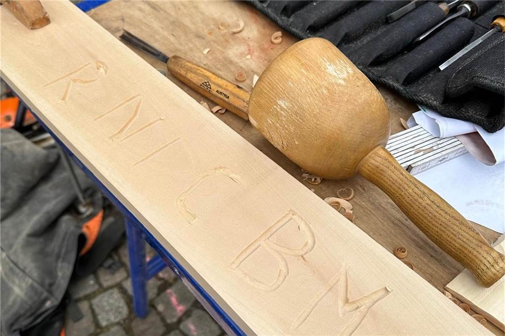 Das Handwerkszeug des Holzbildhauers.