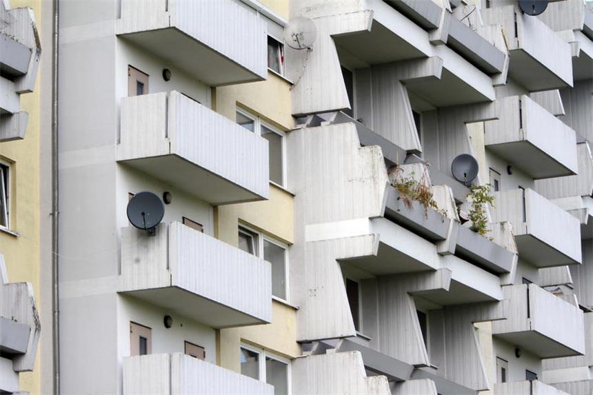 Hannibal: Sicherheitsdienst belästigte Johanniterin Das Hannibal-Hochhaus ist aus Brandschutzgründen geräumt worden. Hier hat ein Sicherheitsdienst-Mitarbeiter eine ehrenamtliche Helferin der Johanniter während eines Einsatzes sexuell belästigt.