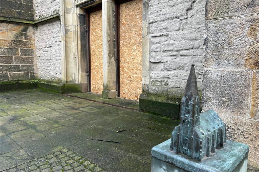 Sanierung der Kirchen-Türen St. Christophorus ist bis Ostern geplant Das Hauptportal der Christophorus-Kirche wird saniert.