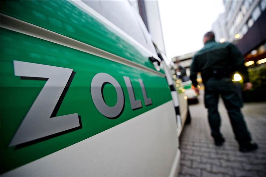 Festnahme in Dorsten: Pizzeria-Koch wohl illegal im Land Zollkontrolle in einer Pizzeria in Dorsten