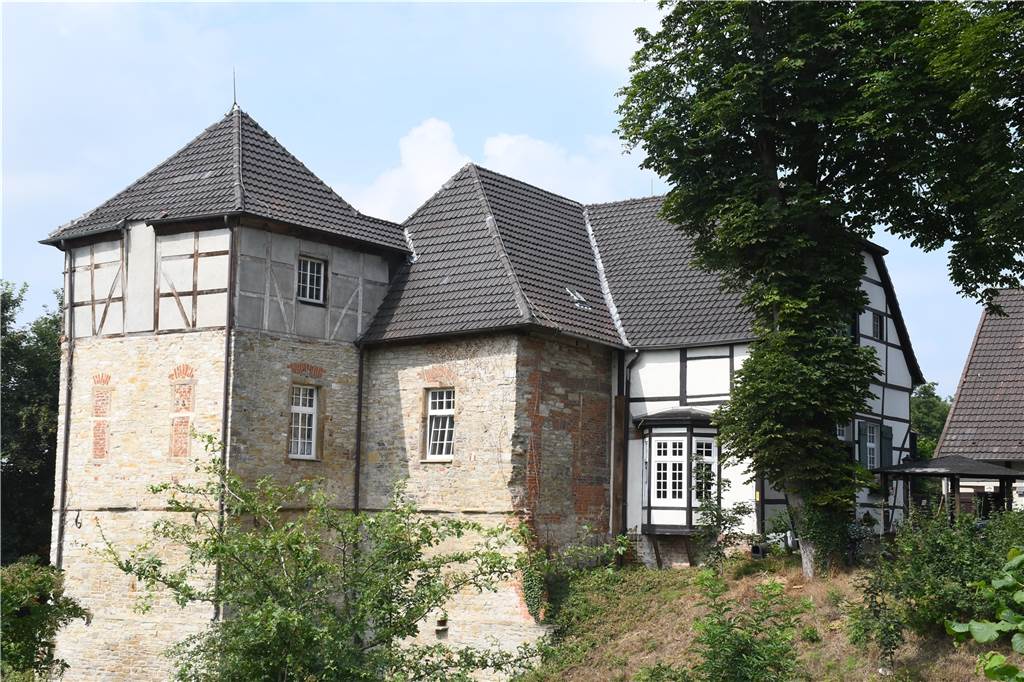 Die drei Burgen von Bork: Geschichte von Haus Dahl, Haus Berge und Gut zu Bork Das Haus Dahl gehört zu den ältesten Gebäuden in Bork.