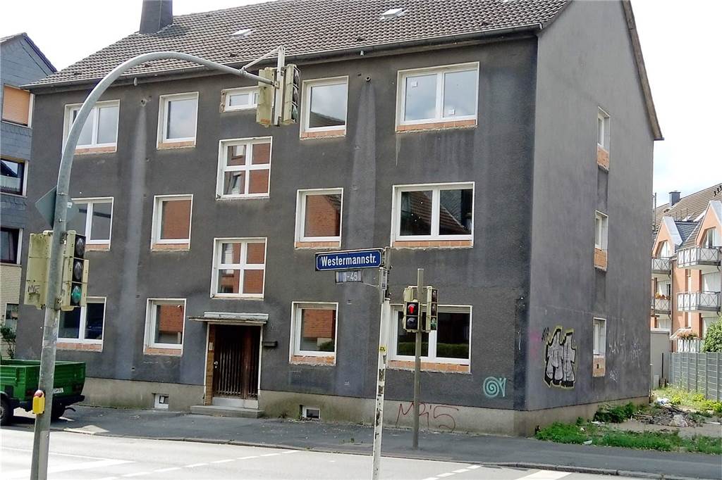 70 Messerstiche, Kinder am Tatort: Die grausigen Details zur Bluttat von Lütgendortmund Das Haus in der Westermannstraße, hinter dem die Leiche gefunden wurde, steht seit Jahren leer.