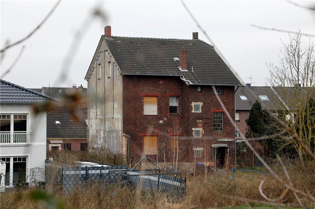 Das Haus Werner Straße 48 von der Rückseite. Da zeigt sich der alte Backstein noch ursprünglich.