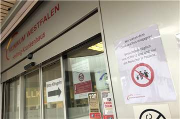 Das Hellmig-Krankenhaus in Kamen wehrt sich gegen den Vorwurf, die Toiletten würden zu selten gereinigt  – und deshalb eine hilflose Frau aus Bergkamen 36 Stunden unentdeckt geblieben. Eine Kamera-Überwachung am Eingang gibt es nicht. Über sie wäre nachträglich  nachzuvollziehen, ob ein Patient das Haus tatsächlich verlassen hat.