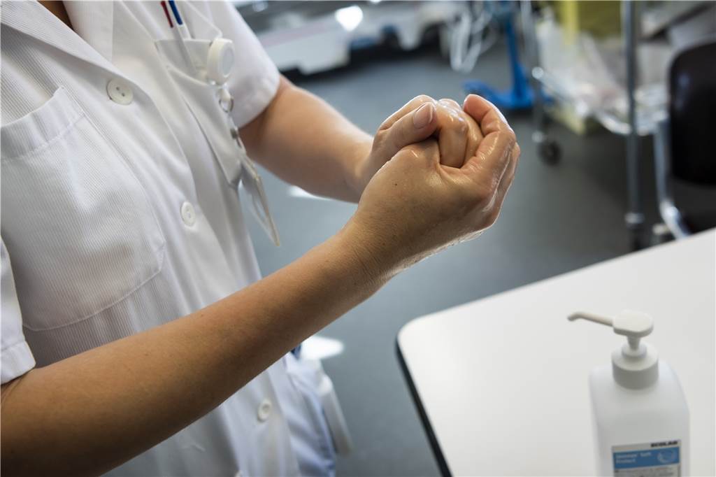 Tödliche Behandlungsfehler? Wernerin (71) glaubt, dass ihr Partner noch leben könnte Das Hellmig-Krankenhaus selbst kann nicht angeklagt werden, sondern nur Personen. Die Staatsanwaltschaft Dortmund ermittelt nun mögliche verantwortliche Personen und untersucht dann, ob eine Straftat vorliegt.