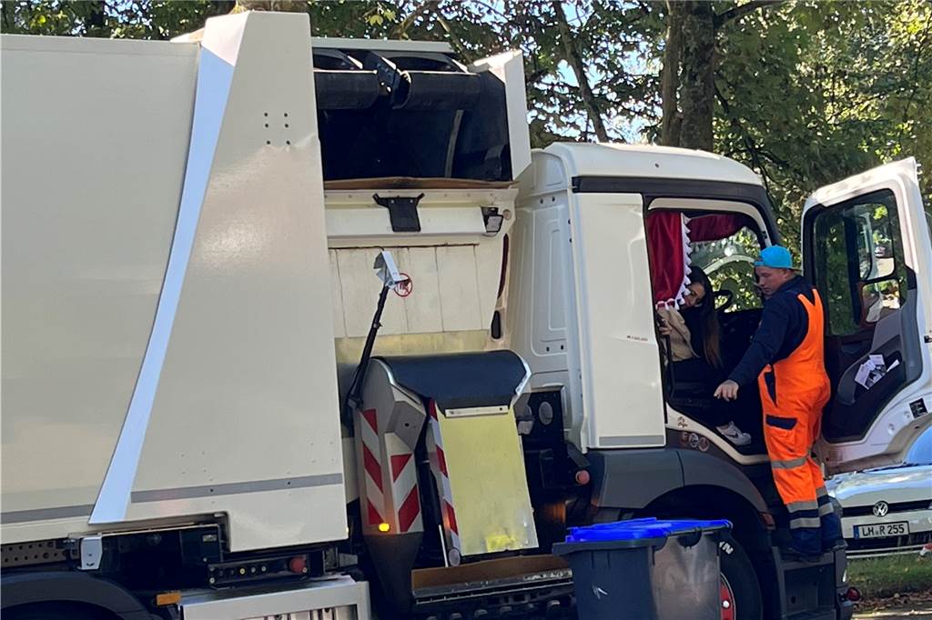 Der LKW-Simulator der Firma Remondis auf dem Parkplatz des Freiherr-vom-Stein-Berufskollegs.