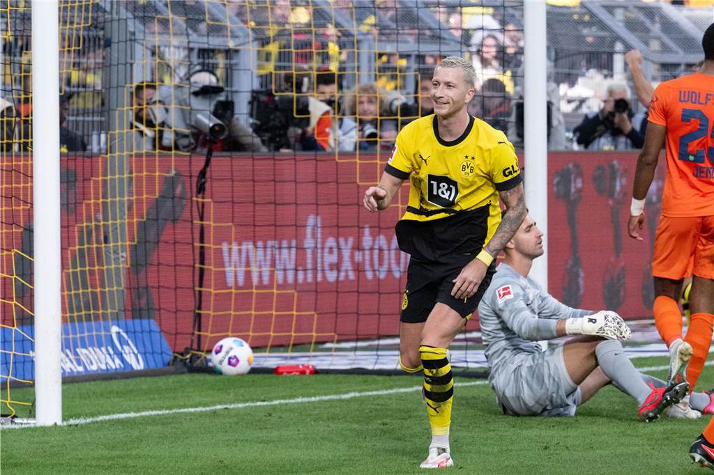 VfL Wolfsburg gegen Borussia Dortmund live: So sehen Sie das BVB-Spiel in TV und Stream Marco Reus bejubelt einen Treffer.