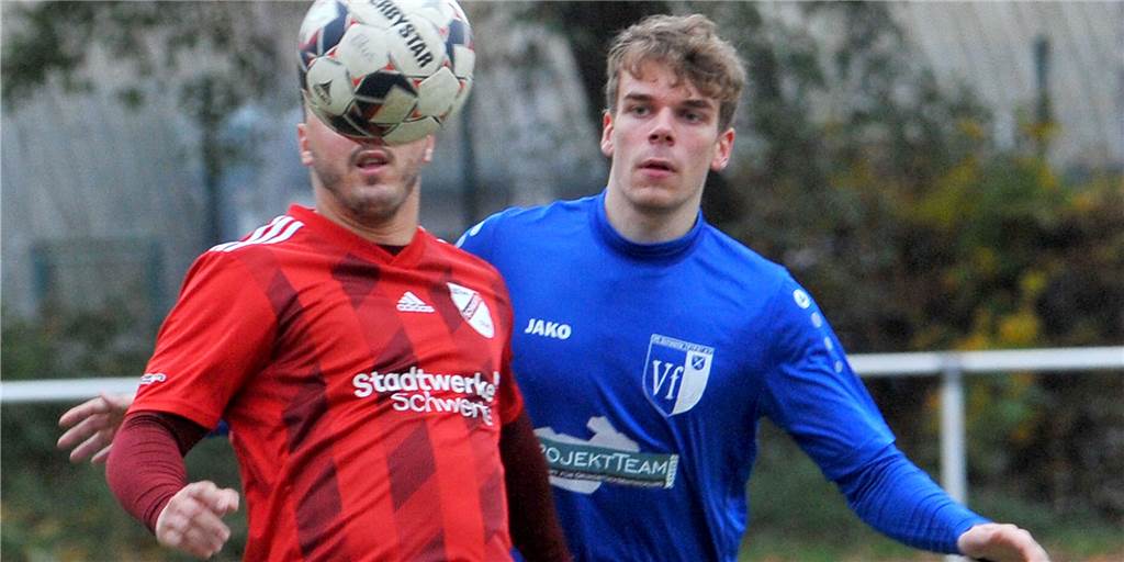 Die „Mutter aller Schwerter Derbys“: VfL braucht noch einen Punkt, der ETuS/DJK will mehr Das Hinspiel, hier eine Szene mit Semih Aktas und Janis Dworak, ging klar mit 3:0 an den ETuS/DJK Schwerte.