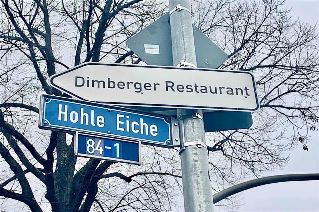 Mehrfamilienklotz statt historisches Gasthaus: „Bauwut“ im Dortmunder Süden Das Hinweisschild zur Dimberger Glocke hängt immer noch.