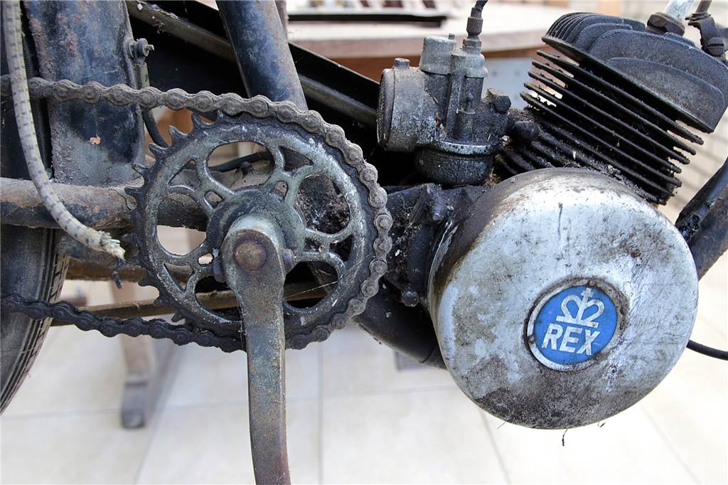 Halterner finden historisches Schätzchen auf dem Dachboden Das historische Moped wurde hergestellt von der Firma Rex aus Bayern.