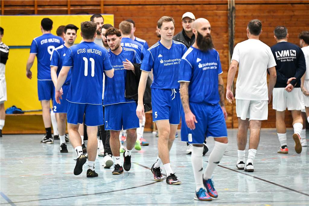 Das Hobbyturnier der IGF Haltern hat das Jahr 2025 fußballerisch eröffnet. Mit dabei waren viele bekannte Gesichter aus der Stadt. Im Finale setzte sich Alemania Haltern 47 gegen Brilon Wald knapp mit 1:0 durch.