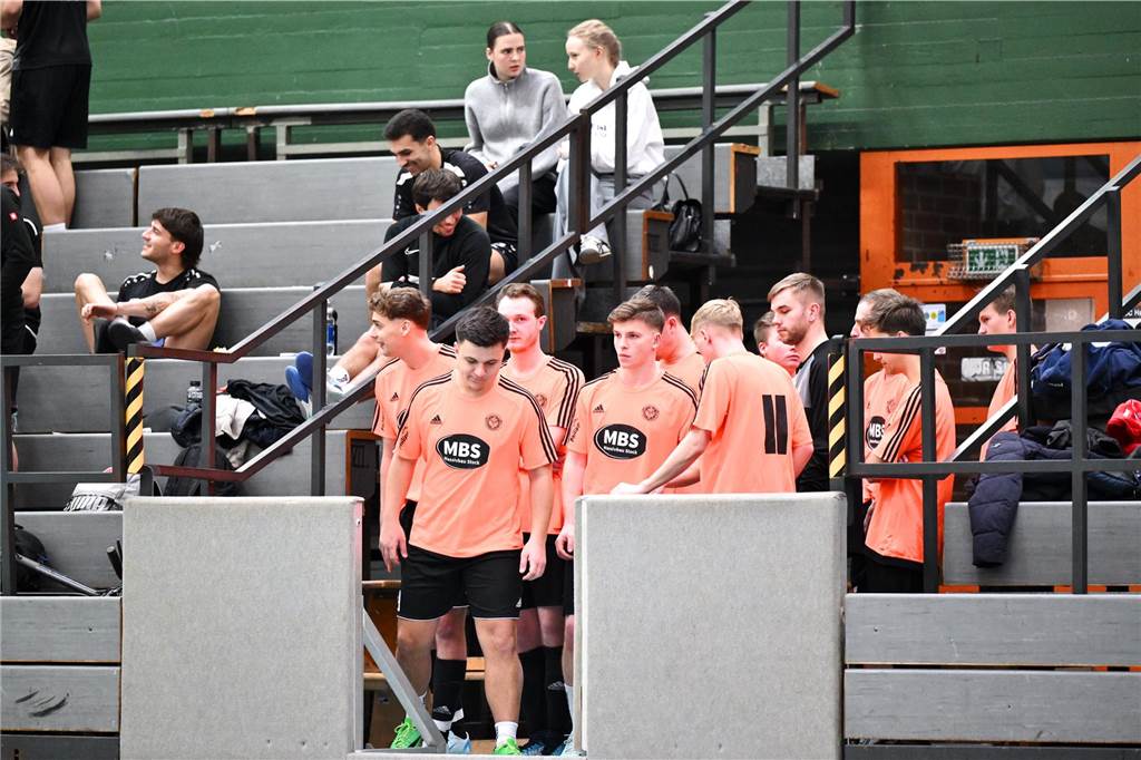 Das Hobbyturnier der IGF Haltern hat das Jahr 2025 fußballerisch eröffnet. Mit dabei waren viele bekannte Gesichter aus der Stadt. Im Finale setzte sich Alemania Haltern 47 gegen Brilon Wald knapp mit 1:0 durch.