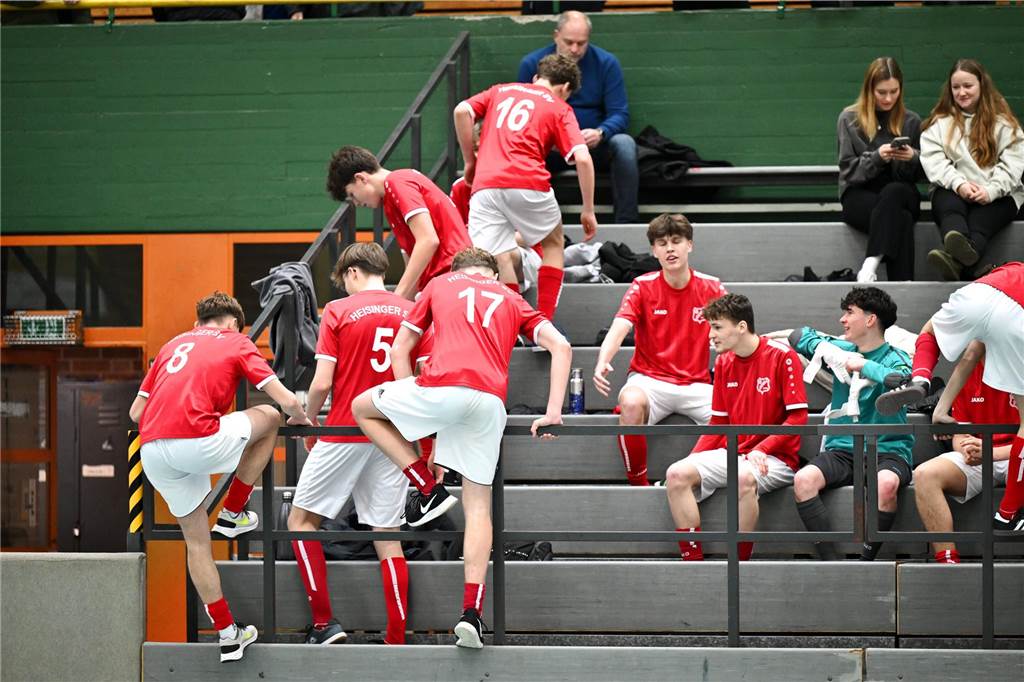 Das Hobbyturnier der IGF Haltern hat das Jahr 2025 fußballerisch eröffnet. Mit dabei waren viele bekannte Gesichter aus der Stadt. Im Finale setzte sich Alemania Haltern 47 gegen Brilon Wald knapp mit 1:0 durch.