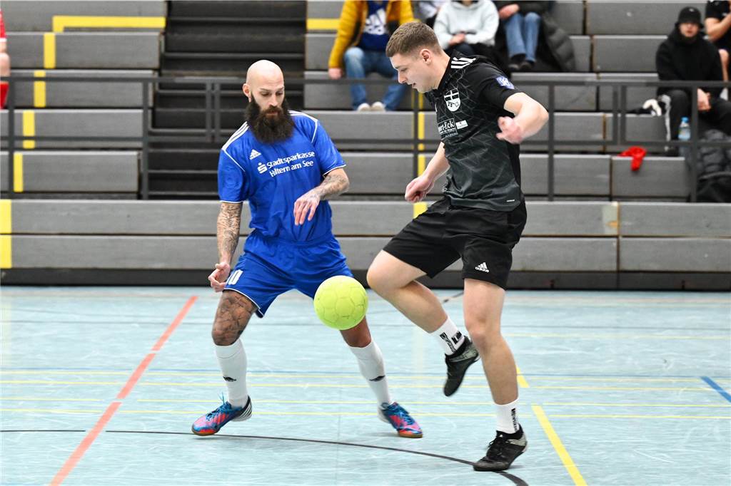 Das Hobbyturnier der IGF Haltern hat das Jahr 2025 fußballerisch eröffnet. Mit dabei waren viele bekannte Gesichter aus der Stadt. Im Finale setzte sich Alemania Haltern 47 gegen Brilon Wald knapp mit 1:0 durch.