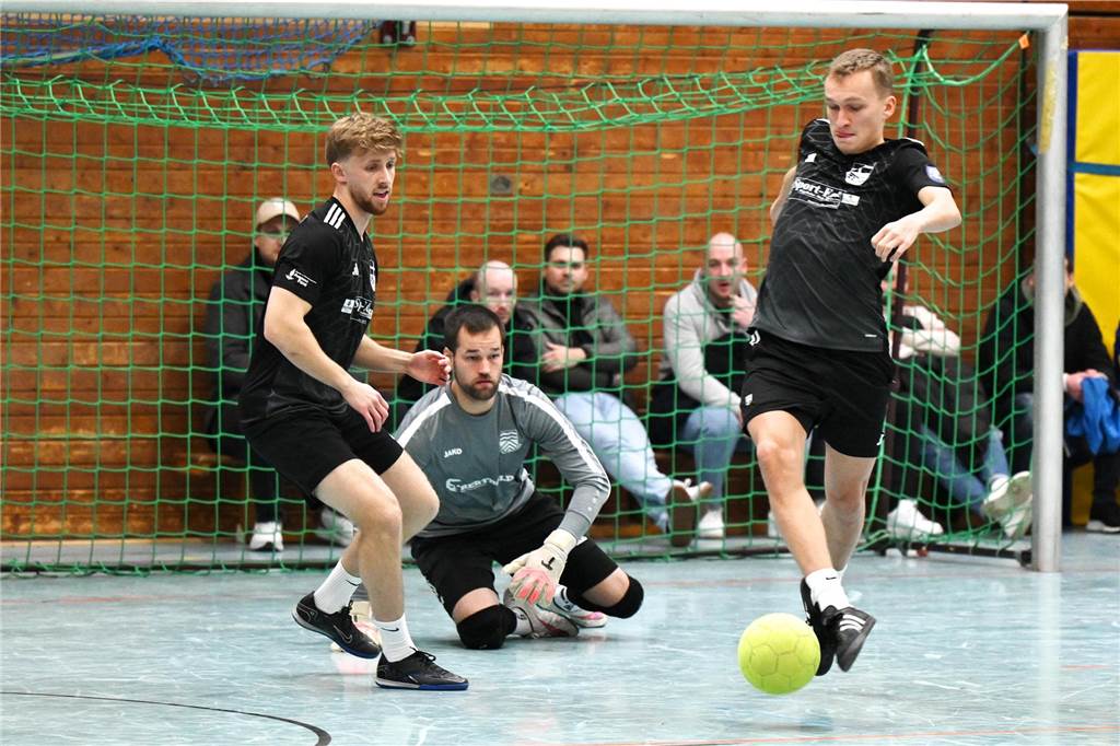 Das Hobbyturnier der IGF Haltern hat das Jahr 2025 fußballerisch eröffnet. Mit dabei waren viele bekannte Gesichter aus der Stadt. Im Finale setzte sich Alemania Haltern 47 gegen Brilon Wald knapp mit 1:0 durch.