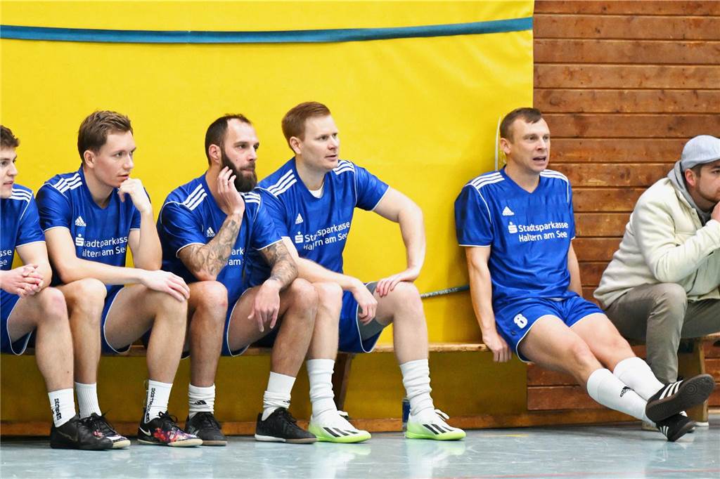 Das Hobbyturnier der IGF Haltern hat das Jahr 2025 fußballerisch eröffnet. Mit dabei waren viele bekannte Gesichter aus der Stadt. Im Finale setzte sich Alemania Haltern 47 gegen Brilon Wald knapp mit 1:0 durch.