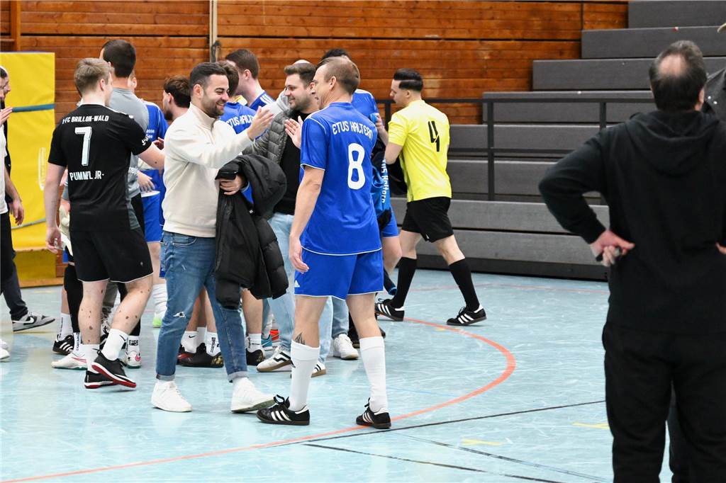 Das Hobbyturnier der IGF Haltern hat das Jahr 2025 fußballerisch eröffnet. Mit dabei waren viele bekannte Gesichter aus der Stadt. Im Finale setzte sich Alemania Haltern 47 gegen Brilon Wald knapp mit 1:0 durch.