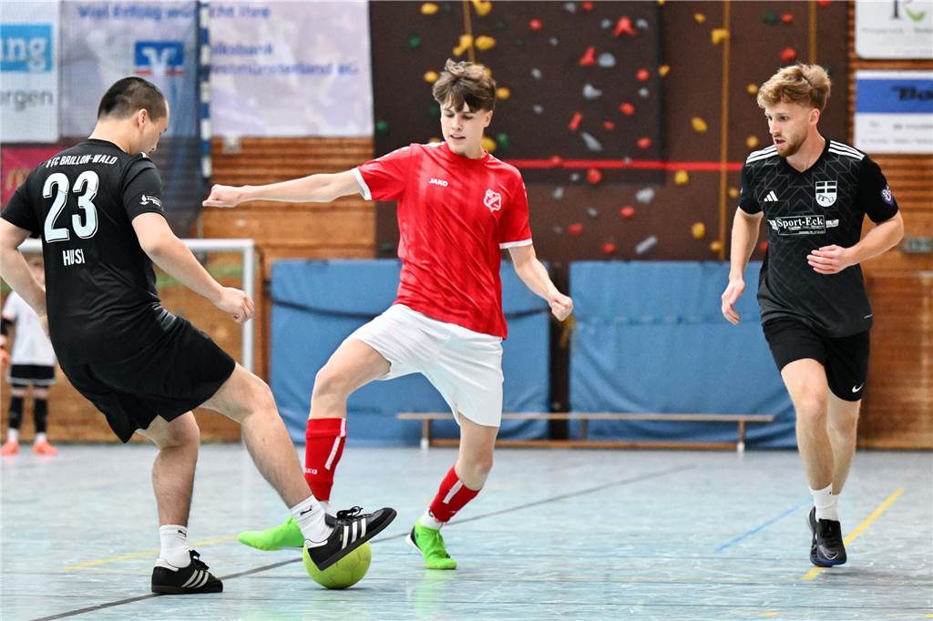 Das Hobbyturnier der IGF Haltern hat das Jahr 2025 fußballerisch eröffnet. Mit dabei waren viele bekannte Gesichter aus der Stadt. Im Finale setzte sich Alemania Haltern 47 gegen Brilon Wald knapp mit 1:0 durch.