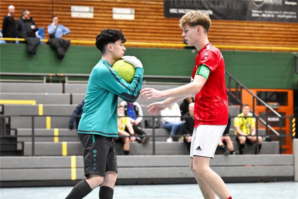 Das Hobbyturnier der IGF Haltern hat das Jahr 2025 fußballerisch eröffnet. Mit dabei waren viele bekannte Gesichter aus der Stadt. Im Finale setzte sich Alemania Haltern 47 gegen Brilon Wald knapp mit 1:0 durch.