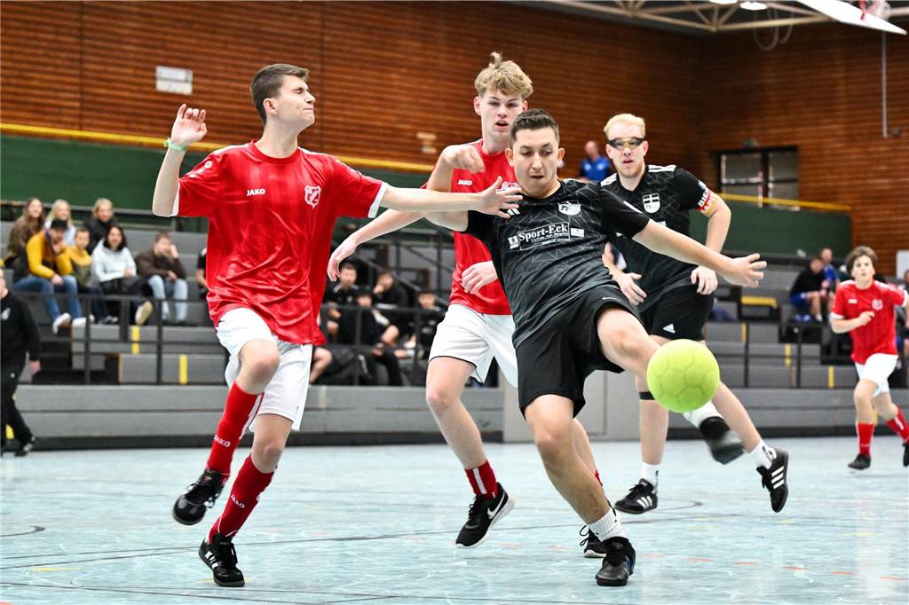 Das Hobbyturnier der IGF Haltern hat das Jahr 2025 fußballerisch eröffnet. Mit dabei waren viele bekannte Gesichter aus der Stadt. Im Finale setzte sich Alemania Haltern 47 gegen Brilon Wald knapp mit 1:0 durch.