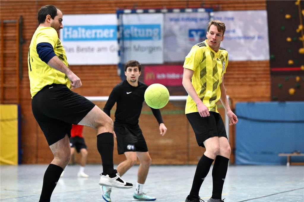Das Hobbyturnier der IGF Haltern hat das Jahr 2025 fußballerisch eröffnet. Mit dabei waren viele bekannte Gesichter aus der Stadt. Im Finale setzte sich Alemania Haltern 47 gegen Brilon Wald knapp mit 1:0 durch.