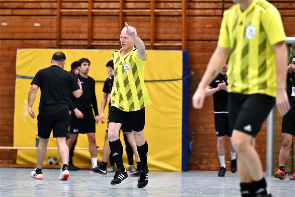 Das Hobbyturnier der IGF Haltern hat das Jahr 2025 fußballerisch eröffnet. Mit dabei waren viele bekannte Gesichter aus der Stadt. Im Finale setzte sich Alemania Haltern 47 gegen Brilon Wald knapp mit 1:0 durch.