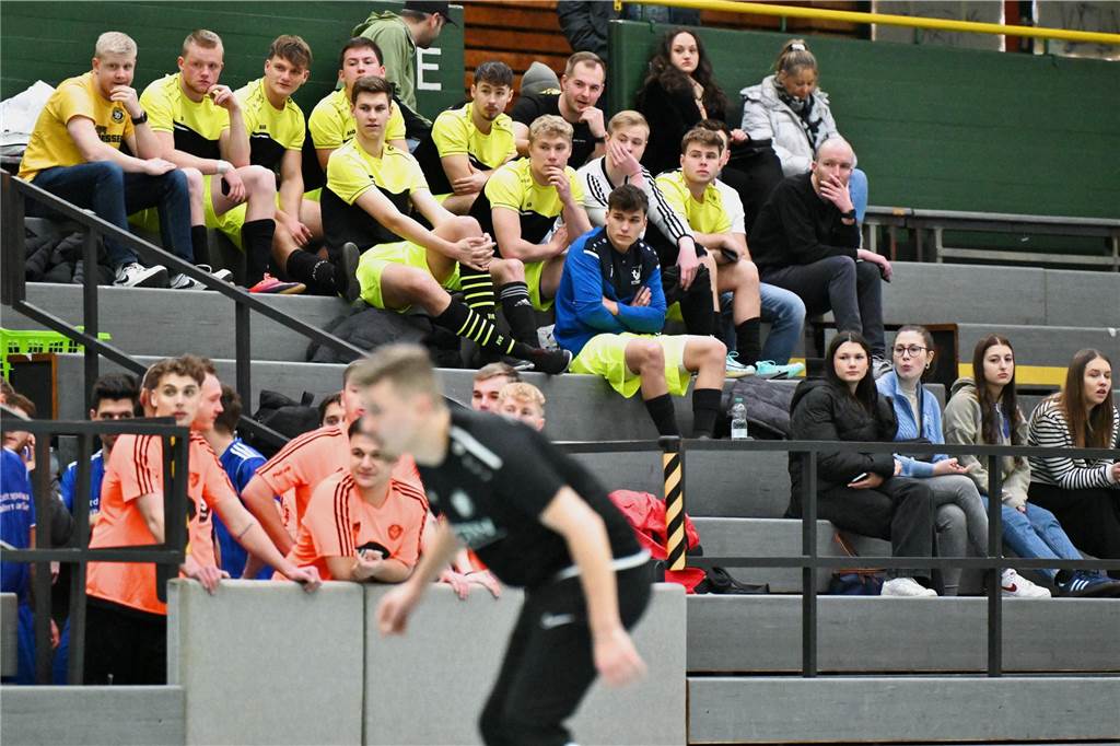 Das Hobbyturnier der IGF Haltern hat das Jahr 2025 fußballerisch eröffnet. Mit dabei waren viele bekannte Gesichter aus der Stadt. Im Finale setzte sich Alemania Haltern 47 gegen Brilon Wald knapp mit 1:0 durch.