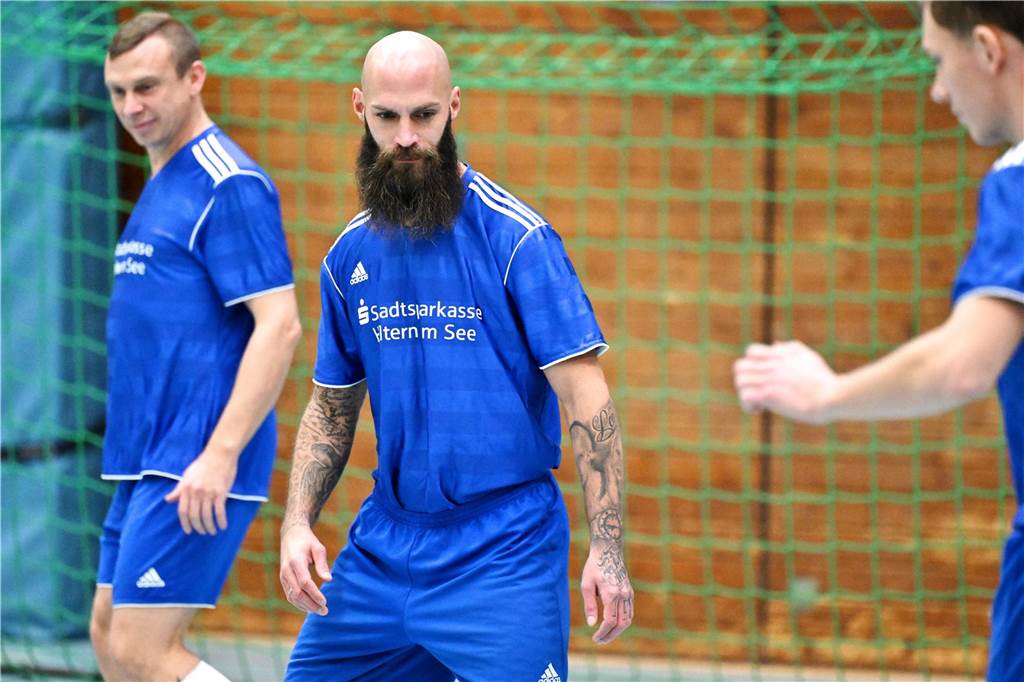 Das Hobbyturnier der IGF Haltern hat das Jahr 2025 fußballerisch eröffnet. Mit dabei waren viele bekannte Gesichter aus der Stadt. Im Finale setzte sich Alemania Haltern 47 gegen Brilon Wald knapp mit 1:0 durch.