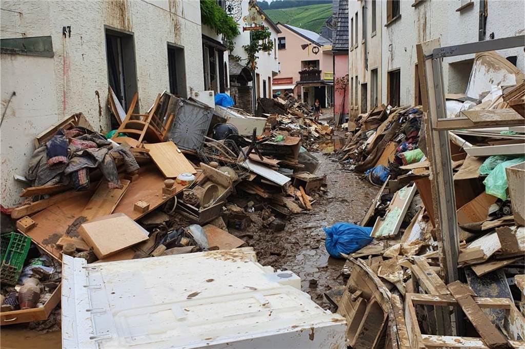 Landwirt aus Werne im Unwetter-Krisengebiet: „Man kann nur heulen - auch als Kerl“ Das Hochwasser in Dernau an der Ahr hat seine Spuren hinterlassen.