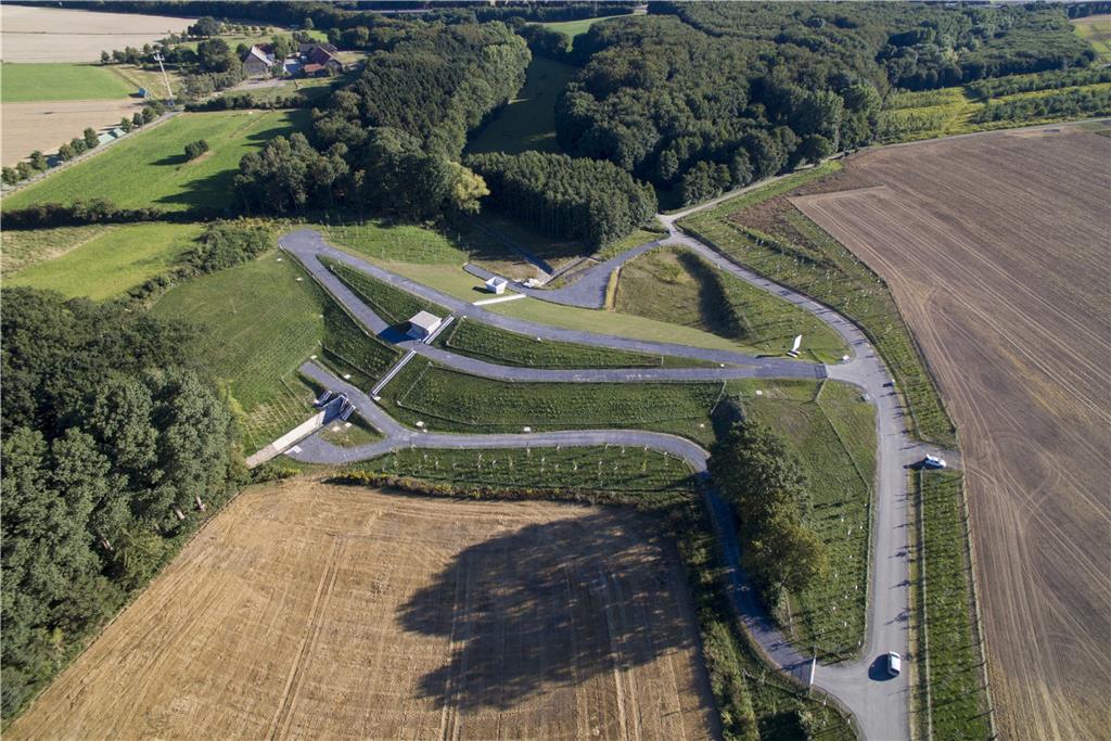 Starkregen kann jeden treffen Das Hochwasserrückhaltebecken Bimberghof: Die erst vor wenigen Jahren gebaute Anlage dient zum Schutz von Lünern. Wenn nach starkem Regen der Lünerner und der Kessebürener Bach anschwellen, sollen diese nicht im Unterlauf über die Ufer treten. Ein extremer Starkregen würde im Bimbergtal gestaut.