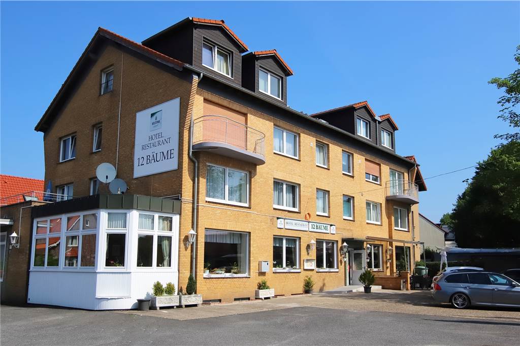 Wechsel in Werner Traditionsgastronomie bahnt sich an Das Hotel 12 Bäume in der Außenansicht.