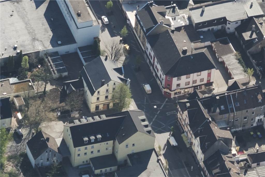 Castrop-Rauxeler Hotel voll mit Geflüchteten: „Sind so gut wie ausgebucht“ Das Hotel Hubbert an der Langen Straße wird zurzeit bewohnt von Geflüchteten. Die Küche des Restaurants Lumbini im Erdgeschoss wird zur Verpflegung mitgenutzt.