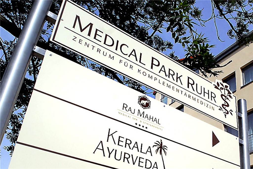 Castrop-Rauxeler Hotels stehen leer - wollen aber gerne helfen Das Hotel Raj Mahal, welches sich im Medical Park Ruhr befindet, ist auch von der Corona-Krise betroffen. Der Hotelbetreiber Vallomtharayil will aber seine Hilfe anbieten.
