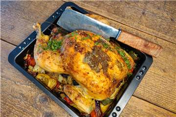 Das Hühnchen hat Lukas Eversmeier im Ganzen gebraten.
