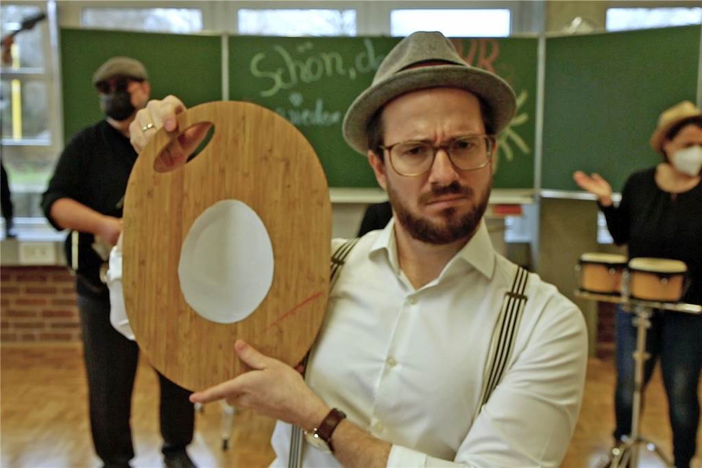 Lehrer nehmen Song auf: „Wir ham‘ euch sehr vermisst, nur am PC ist Mist“ Das "iBrett" sei bei den Schülern bestens angekommen, sagt Lehrer Tobias Rudolf.