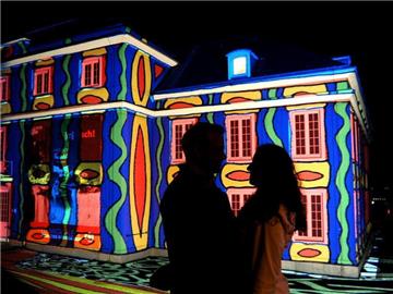 Das illuminierte Schloss Oberhausen.