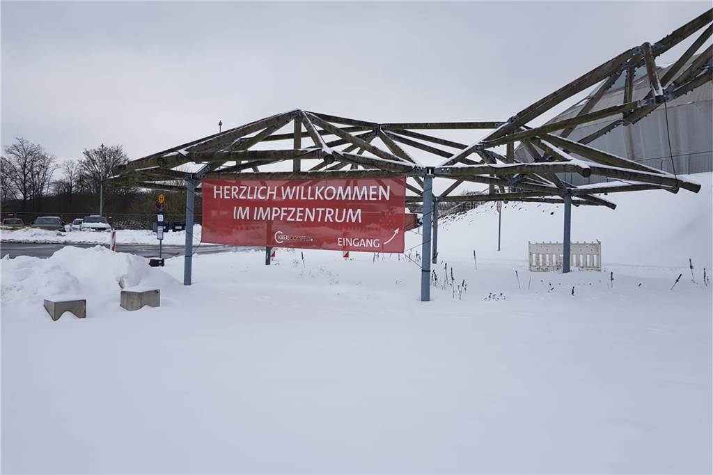 Nach Impftermin: Nebenwirkungen bei Pflegekräften vom Pflegedienst Vorspohl Das Impfzentrum im Kreis Coesfeld befindet sich in Dülmen in den Veranstaltungsräumen der Firma Wiesmann Sport Cars GmbH.
