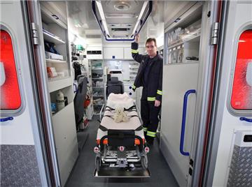 Das Innere eines Rettungswagens. Dortmund bekommt in den nächsten Jahren bis zu 13 zusätzliche Wagen.