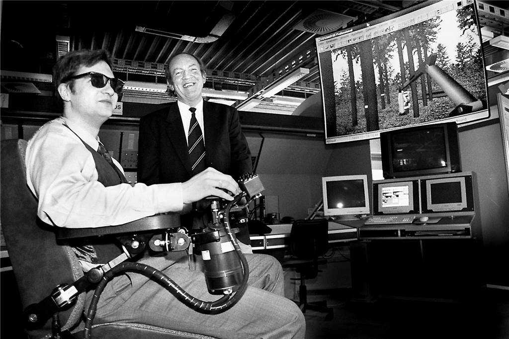So spionierte die Stasi die Universität Dortmund aus Das Institut für Robotertechnik an der Uni Dortmund sorgte unter der Leitung von Prof. Dr. Eckhard Freund in den 1980er-Jahren mit seinen Forschungsarbeiten immer wieder für Aufsehen. Auch die Stasi interessierte sich für die Forschungsergebnisse.