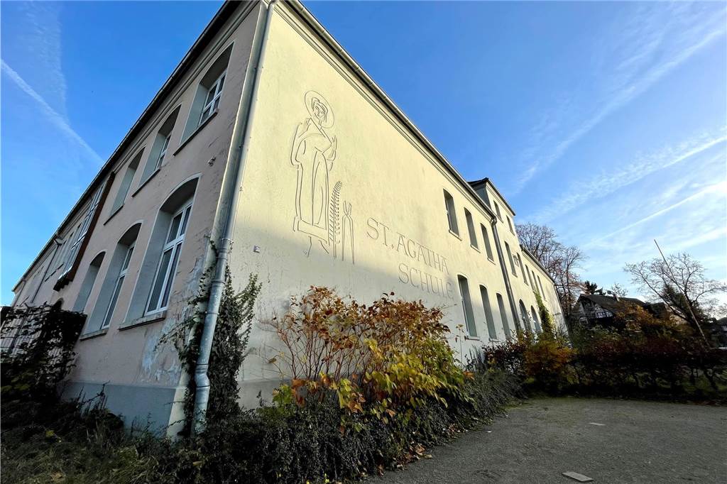 Agatha-Schule feiert Geschichtsstation mit großem Geburtstags-Fest Das inzwischen abgerissene alte Gebäude der Agathaschule am Vosskamp