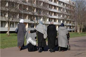 Das islamische Kopftuch wird von Menschen, die strengere Regeln für Migration und Einbürgerung wollen, gerne als Gradmesser für Integration herangezogen. Foto: Peter Förster
