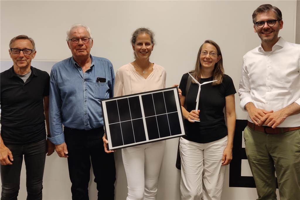 Castrop-Rauxeler Energiegenossenschaft am Gründungs-Abend überrannt Das ist der Aufsichtsrat der Genossenschaft Gemeinschaftsenergie (v.l.): Dr. Ronald Jankovics, Josef Berkle, Vorsitzende Sandra Breidenbach, Dr. Daniela Kruse und Jens Langensiepen als Vertreter der Stadtwerke.