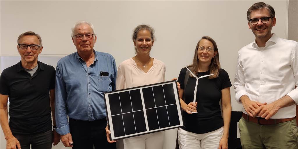 Castrop-Rauxeler Energiegenossenschaft legt Raketenstart hin Das ist der Aufsichtsrat der Genossenschaft Gemeinschaftsenergie (v.l.): Dr. Ronald Jankovics, Josef Berkel, Vorsitzende Sandra Breidenbach, Dr. Daniela Kruse und Jens Langensiepen als Vertreter der Stadtwerke.