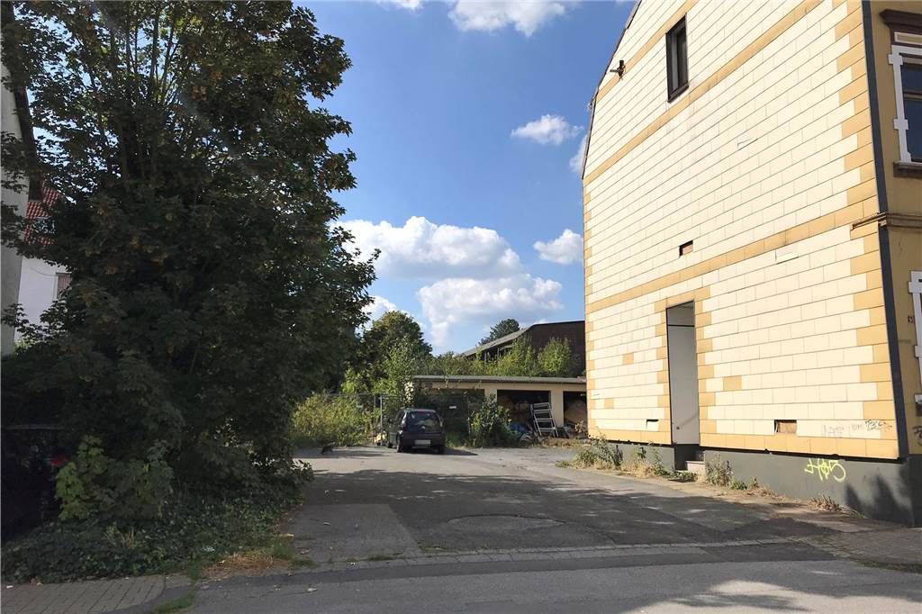 40 neue Wohnungen in der Schwerter Innenstadt - Investor spricht schon über die Preise Das ist der Ausgang der Fläche zur Kantstraße. Das Gebäude auf der rechten Seite wird abgerissen.