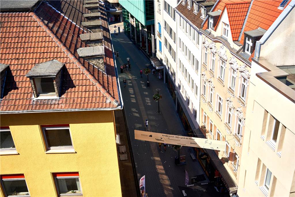 Direkter Blick von oben auf die Brückstraße.