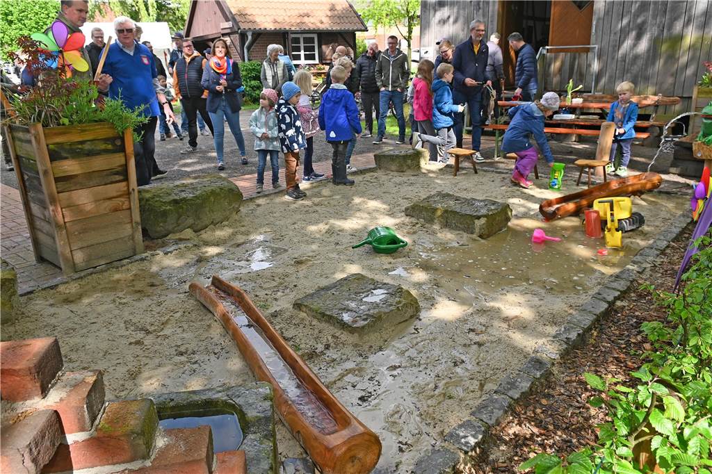 Neuer Wasserspielplatz in Lembeck: Paradies für Jungen und Mädchen Das ist der neue Wasserspielplatz in Dorsten-Lembeck.